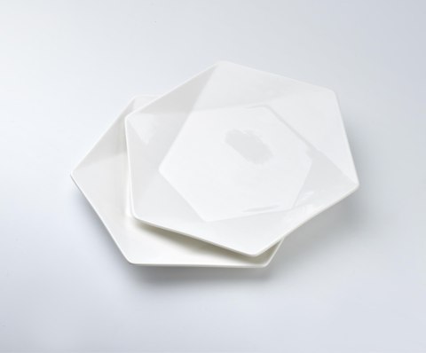 RALPH WHITE Komplet 2 talerzy deserowych 24.5cm x21cm x h2cm RALPH WHITE Komplet 2 talerzy deserowych 24.5cm x21cm x h2cm