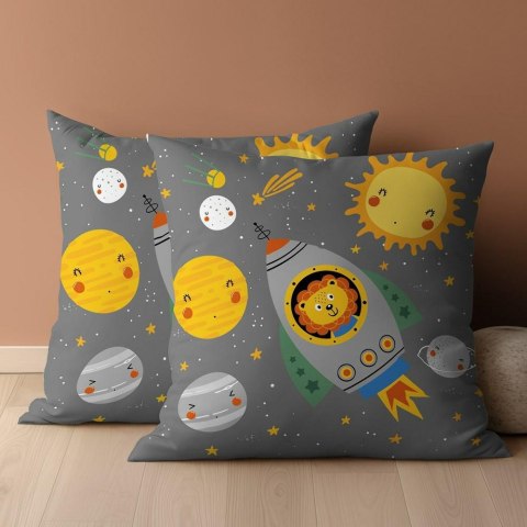 Poszewka bawełniana 40x40 Lew w rakiecie kosmos szara PSBA 18 B Mayamoo 26 Poszewka bawełniana 40x40 Lew w rakiecie kosmos szara PSBA 18 B Mayamoo 26