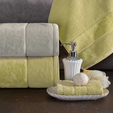 Ręcznik Emma 4 50x90 srebrny 500g/m2 frotte Eurofirany Ręcznik Emma 4 50x90 srebrny 500g/m2 frotte Eurofirany