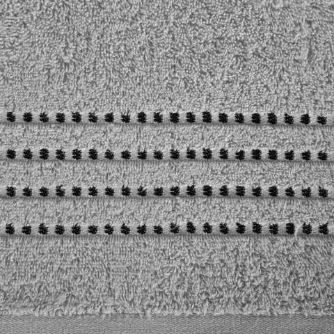 Ręcznik 50x90 Fiore stalowy 500g/m2 frotte ozdobiony bordiurą w postaci cienkich paseczków Eurofirany Ręcznik 50x90 Fiore stalowy 500g/m2 frotte ozdobiony bordiurą w postaci cienkich paseczków Eurofirany