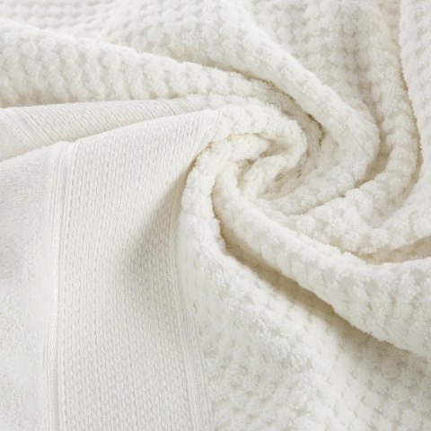 Ręcznik Jessi 50x90 kremowy frotte 500g/m2 z fakturą wytłaczanej krateczki i welurową bordiurą Eurofirany Ręcznik Jessi 50x90 kremowy frotte 500g/m2 z fakturą wytłaczanej krateczki i welurową bordiurą Eurofirany