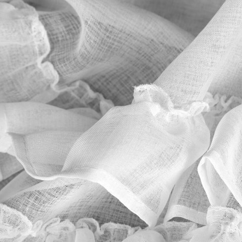 Zazdrostka 45x150 Lilian 1 biała zdobiona falbankami gotowa na szelkach Eurofirany