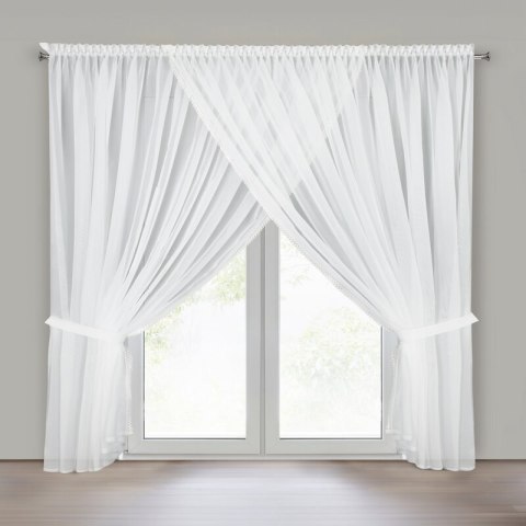 Firana 400x250 Caroline biała zdobiona obszywką gotowa na taśmie Eurofirany