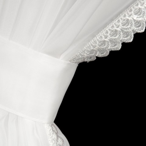 Firana 400x250 Caroline biała zdobiona obszywką gotowa na taśmie Eurofirany