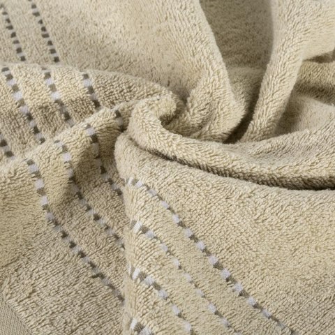 Ręcznik 50x90 Fiore beżowy 500g/m2 frotte ozdobiony bordiurą w postaci cienkich paseczków Eurofirany Ręcznik 50x90 Fiore beżowy 500g/m2 frotte ozdobiony bordiurą w postaci cienkich paseczków Eurofirany