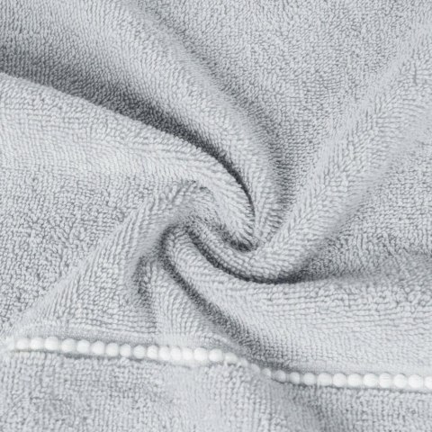 Ręcznik Mari 70x140 srebrny z welurową bordiurą 500g/m2 Eurofirany Ręcznik Mari 70x140 srebrny z welurową bordiurą 500g/m2 Eurofirany