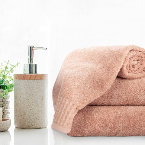 Ręcznik Avinion 50x90 pudrowy frotte z ozdobną bordiurą z wzorem wafla 500 g/m2 Terra Collection Eurofirany Ręcznik Avinion 50x90 pudrowy frotte z ozdobną bordiurą z wzorem wafla 500 g/m2 Terra Collection Eurofirany